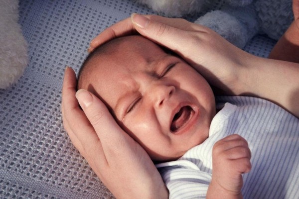 Những người nặng vía thường hay khiến trẻ em khóc vào ban đêm